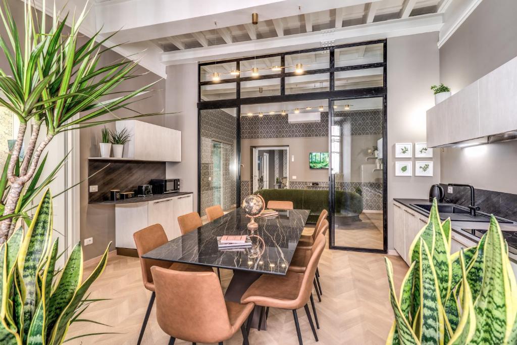 The same photo on the White Miracle Suite listing on Booking.com